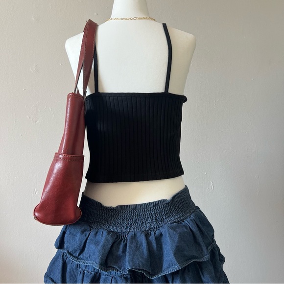 black v neck cami crop top🌟 - Picture 3 of 4